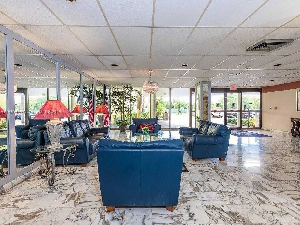 Small Image of 4400 HILLCREST DR #520C, Hollywood Number 14