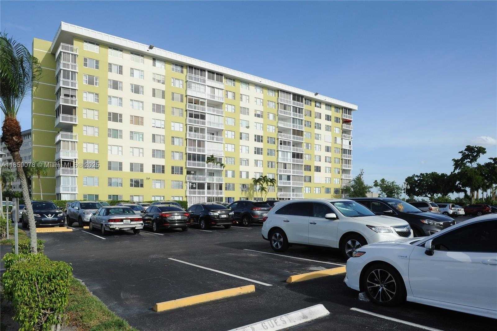 Small Image of 4400 HILLCREST DR #520C, Hollywood Number 15