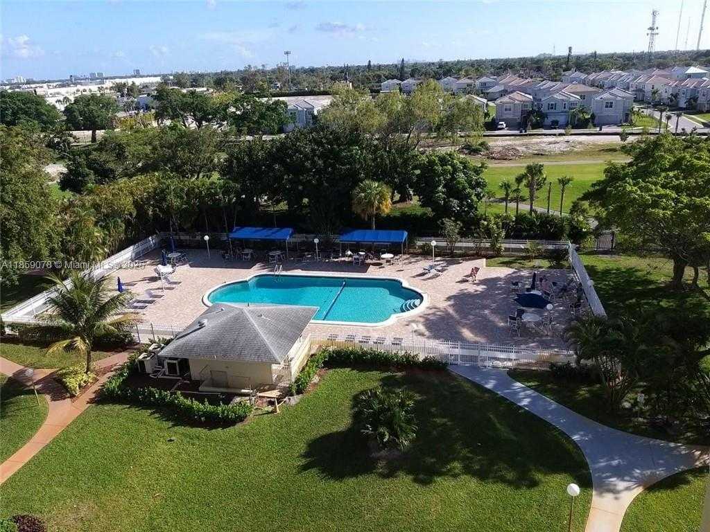 Small Image of 4400 HILLCREST DR #520C, Hollywood Number 16