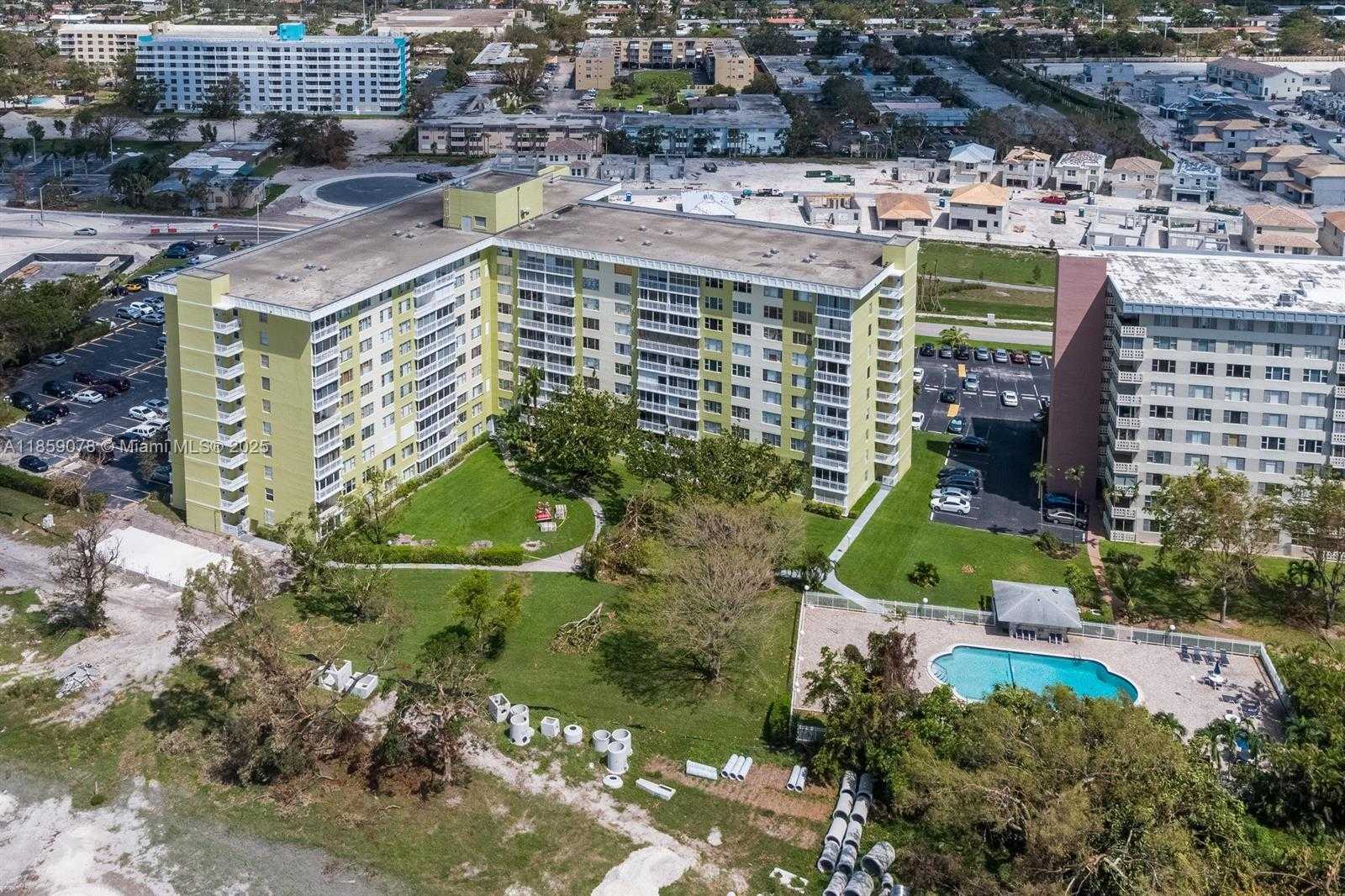 Small Image of 4400 HILLCREST DR #520C, Hollywood Number 2