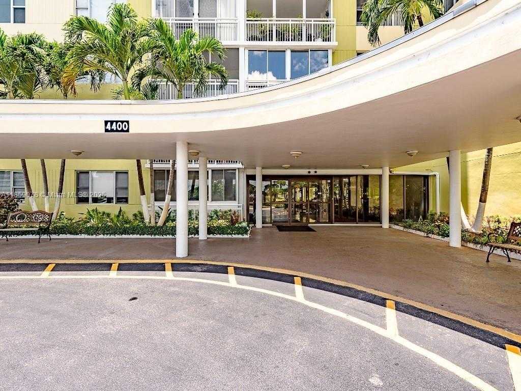 Small Image of 4400 HILLCREST DR #520C, Hollywood Number 3