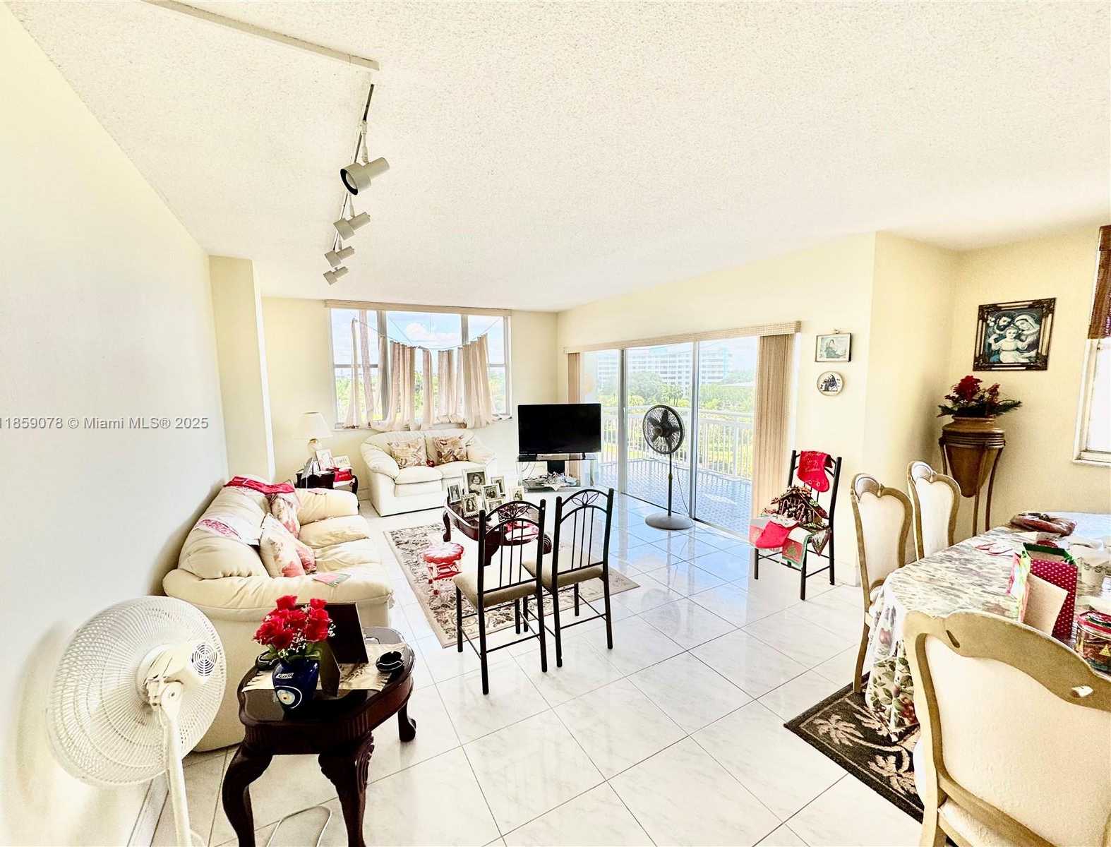 Small Image of 4400 HILLCREST DR #520C, Hollywood Number 6