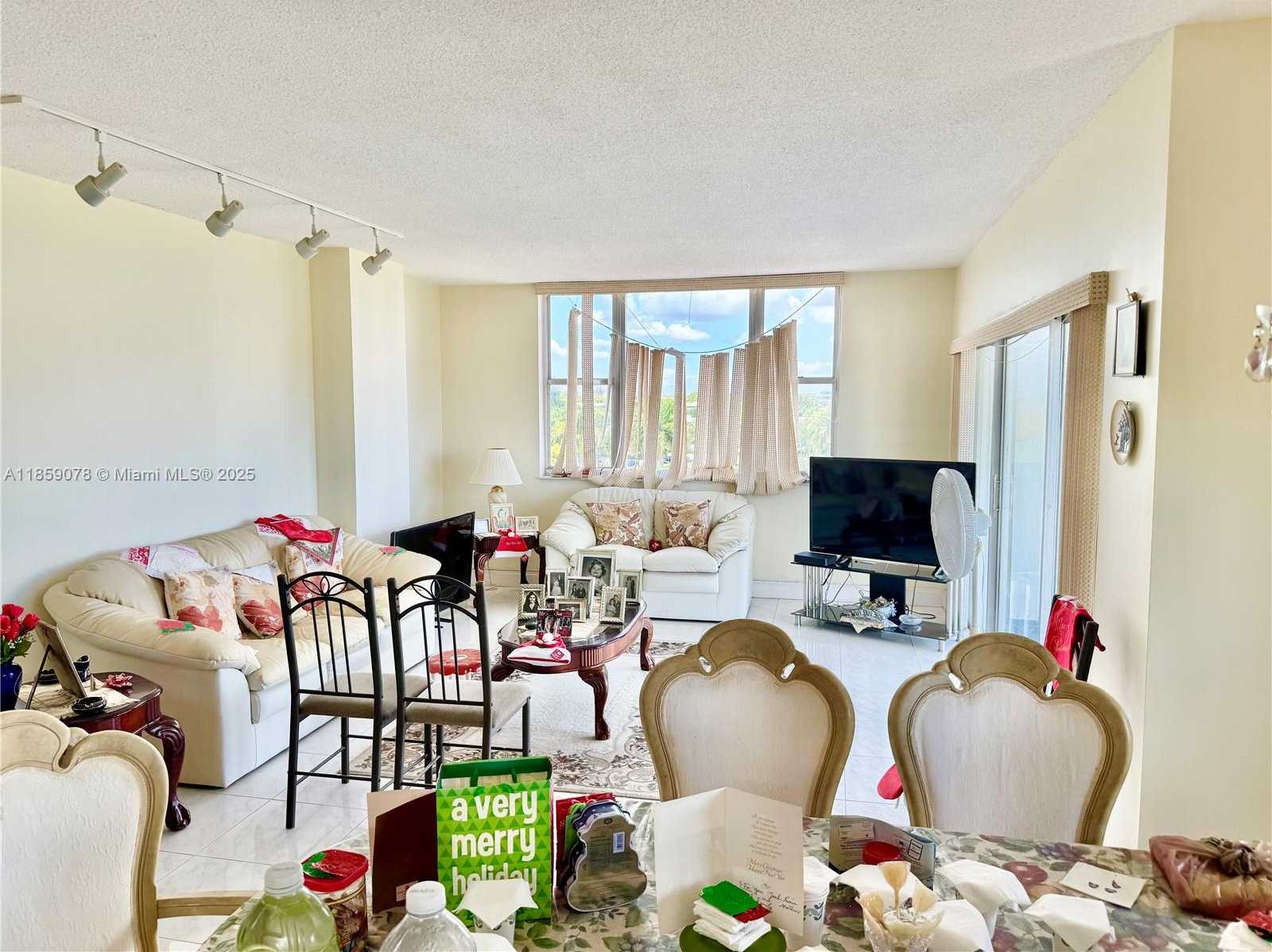 Small Image of 4400 HILLCREST DR #520C, Hollywood Number 7