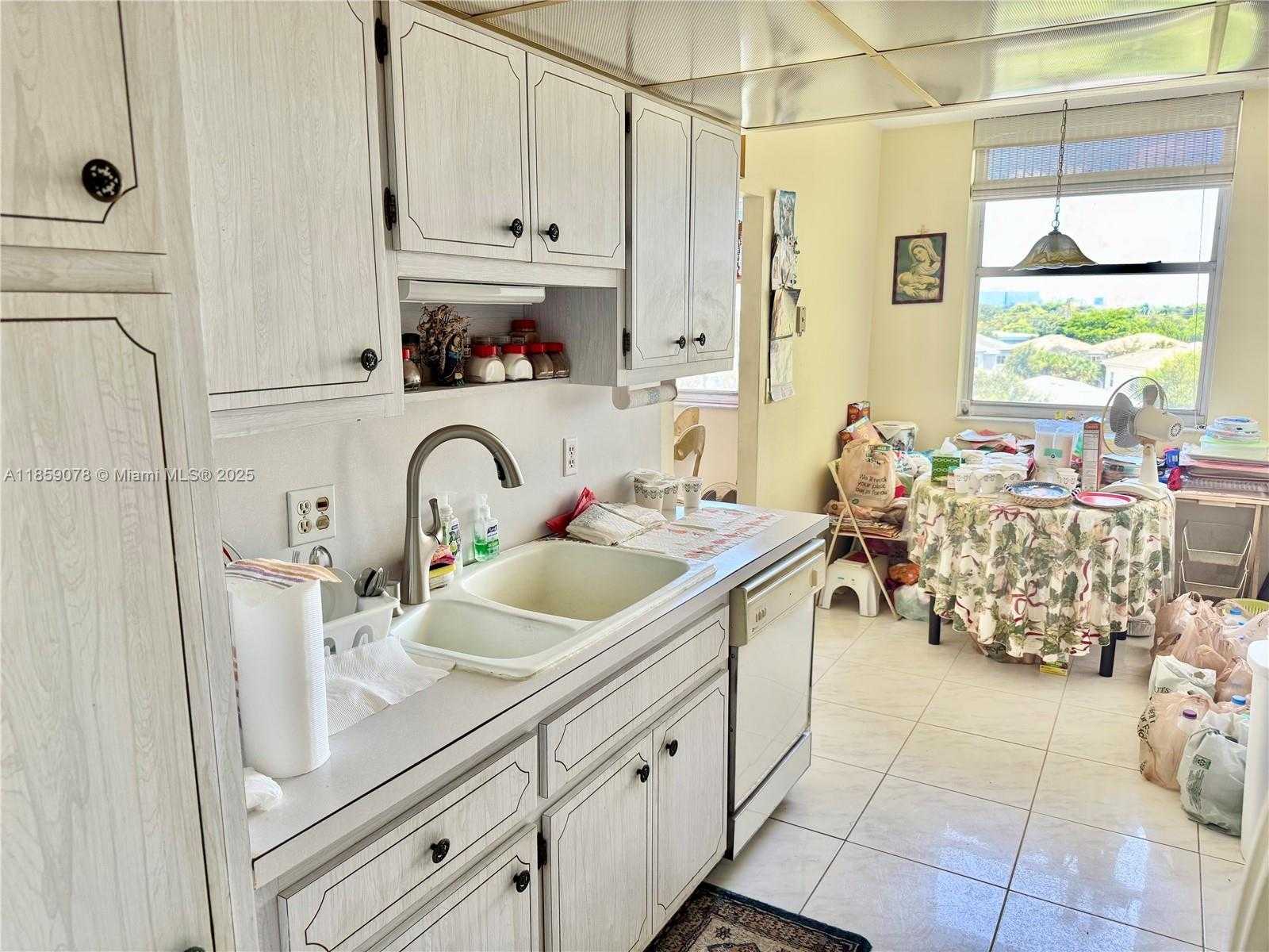 Small Image of 4400 HILLCREST DR #520C, Hollywood Number 8