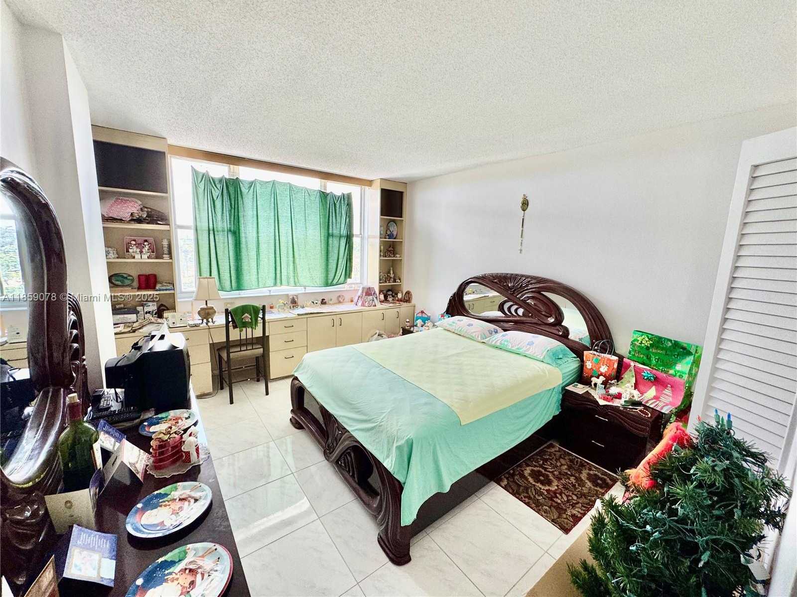 Small Image of 4400 HILLCREST DR #520C, Hollywood Number 9