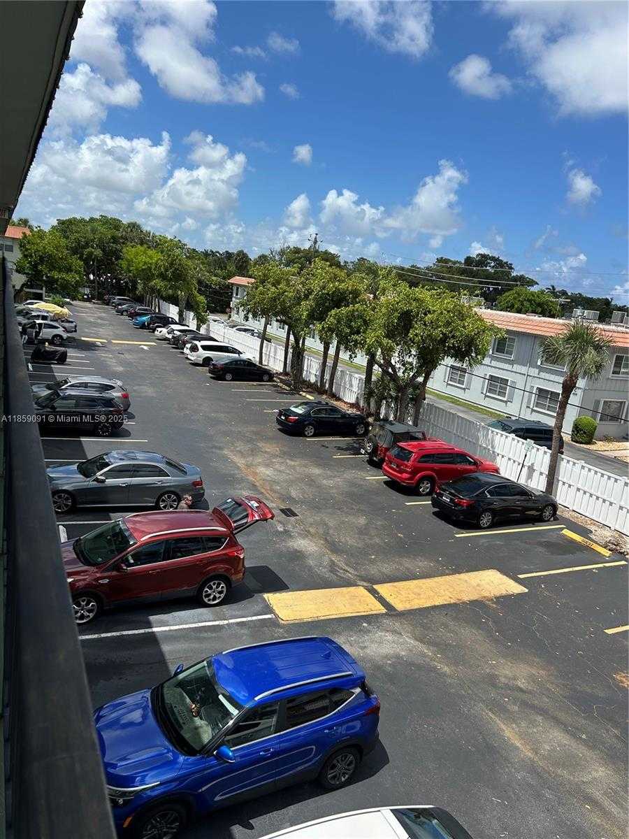 Small Image of 801 WEST OAKLAND PARK BLVD #C12, Oakland Park Number 26