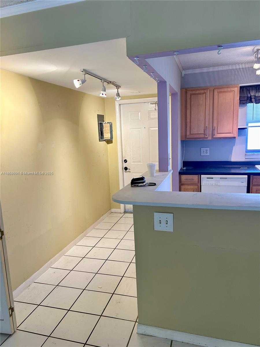 Small Image of 801 WEST OAKLAND PARK BLVD #C12, Oakland Park Number 5