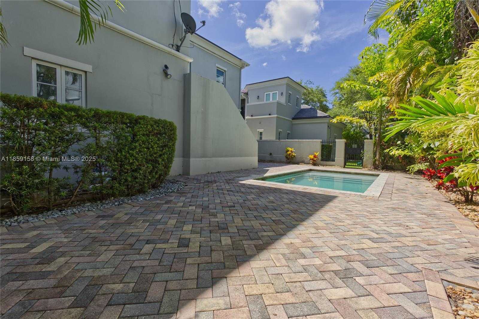 Small Image of 10170 SOUTH WEST 75TH PL, Pinecrest Number 17