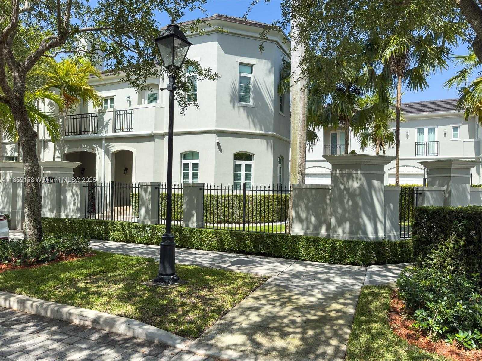 Small Image of 10170 SOUTH WEST 75TH PL, Pinecrest Number 3