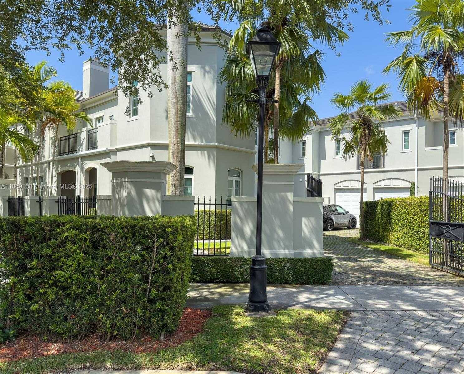Small Image of 10170 SOUTH WEST 75TH PL, Pinecrest Number 4