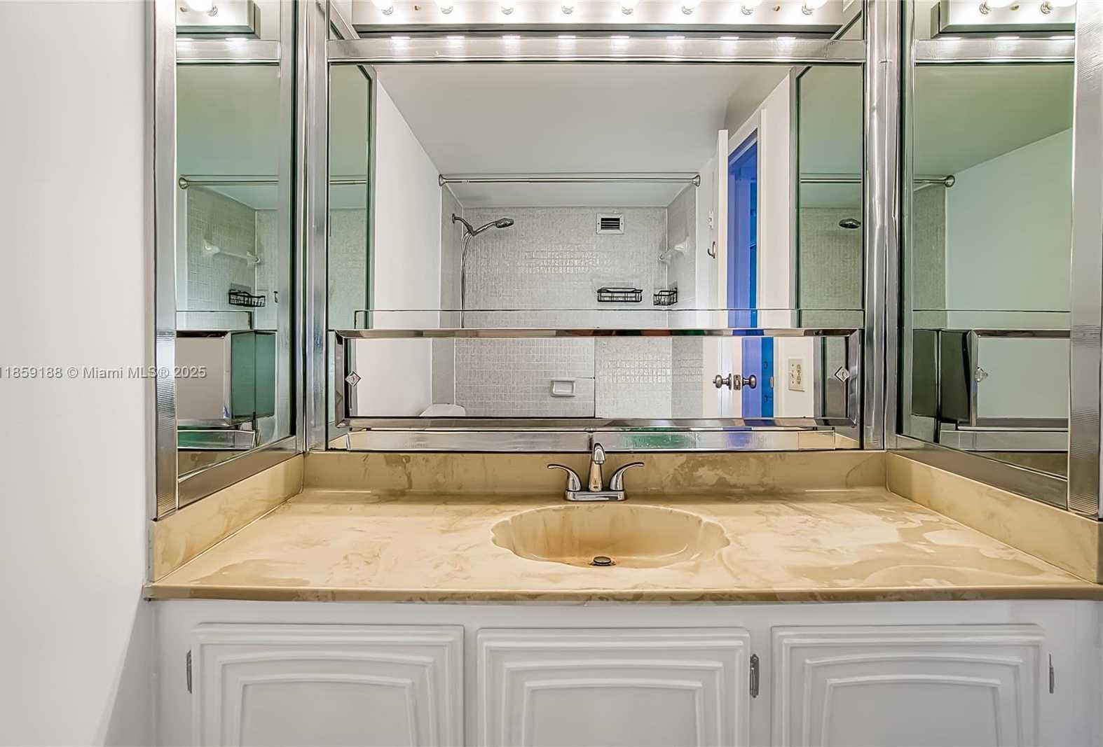 Small Image of 601 THREE ISLANDS BLVD #416, Hallandale Beach Number 27