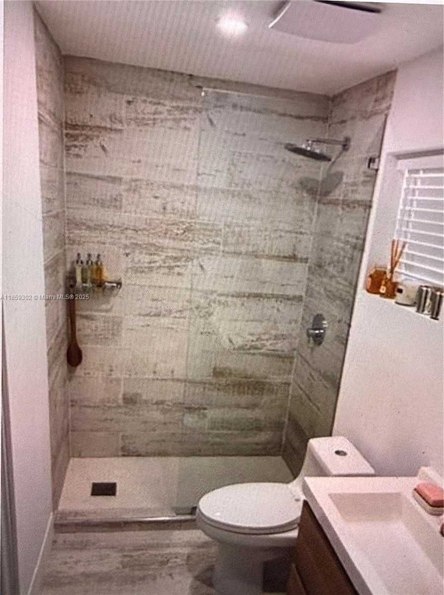 Small Image of 20201 NORTH EAST 29TH CT #D109, Aventura Number 11