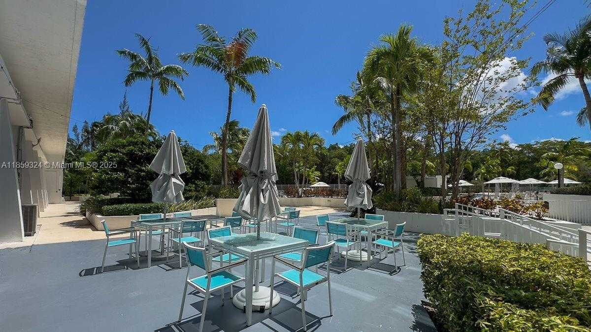 Small Image of 100 BAYVIEW DR #210, Sunny Isles Beach Number 18