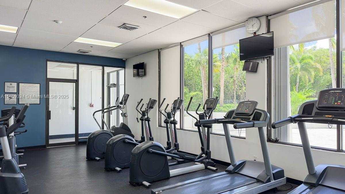 Small Image of 100 BAYVIEW DR #210, Sunny Isles Beach Number 19