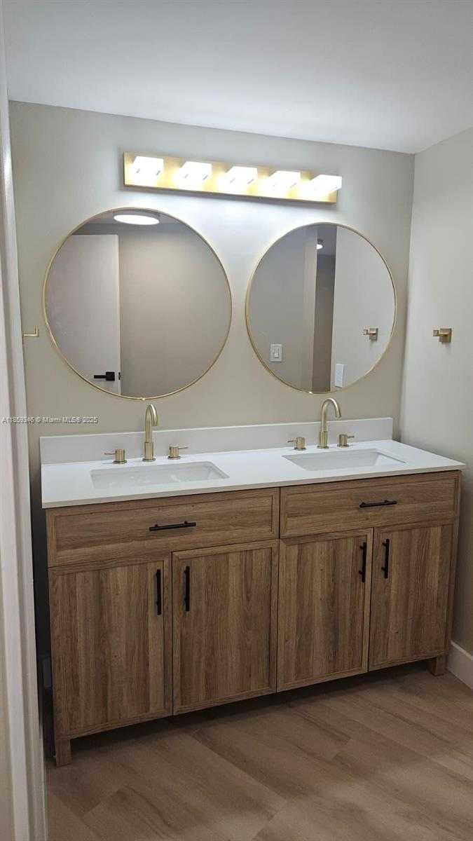 Small Image of 20500 E Country Club Dr, Aventura, FL 33180, USA Number 11