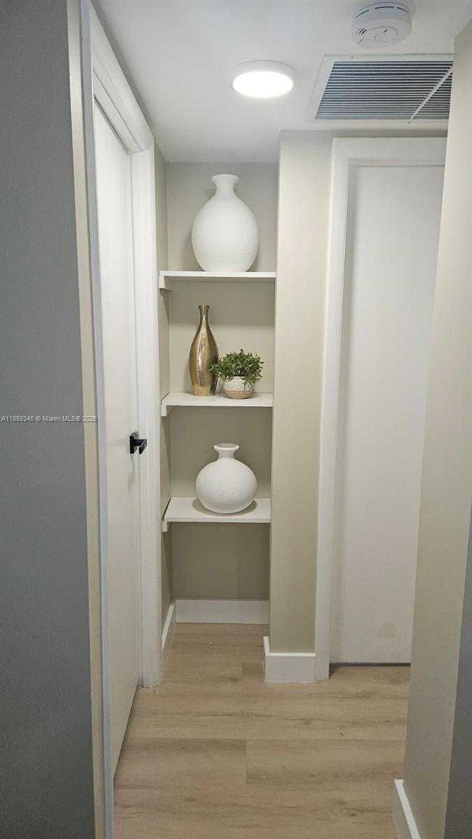Small Image of 20500 E Country Club Dr, Aventura, FL 33180, USA Number 15