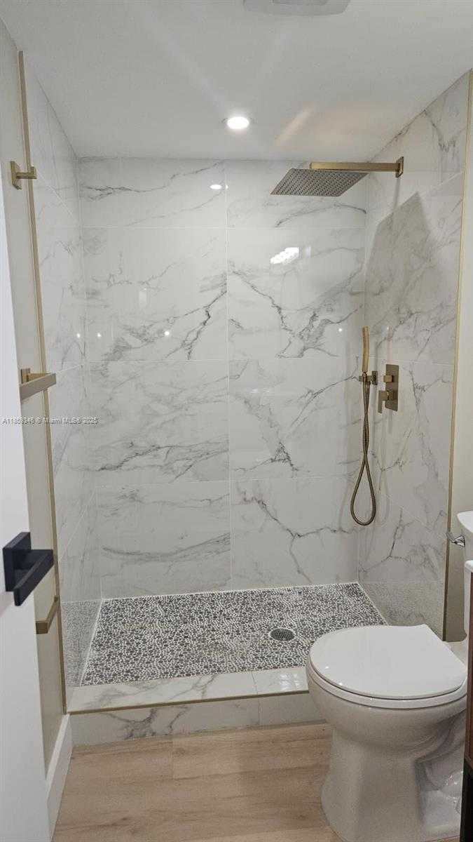 Small Image of 20500 E Country Club Dr, Aventura, FL 33180, USA Number 16