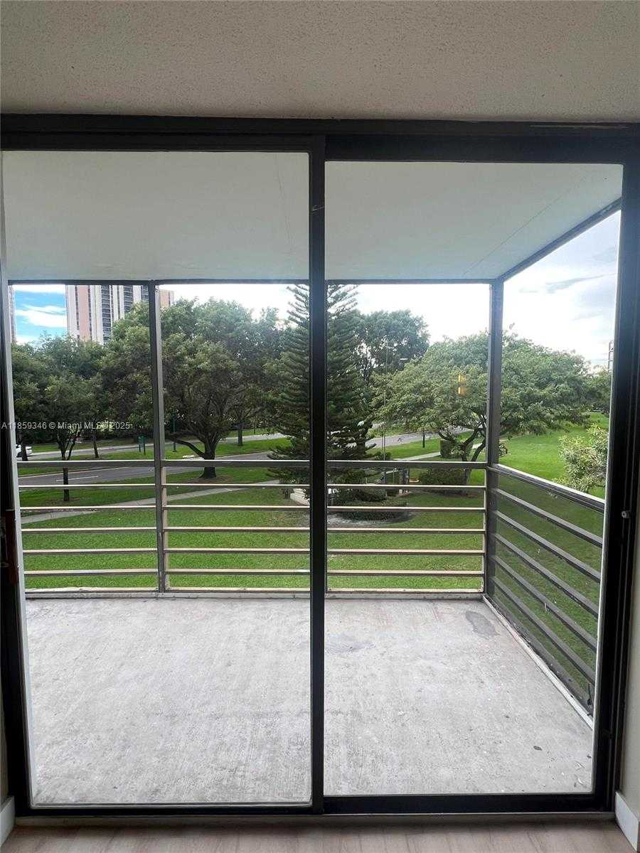 Small Image of 20500 E Country Club Dr, Aventura, FL 33180, USA Number 21