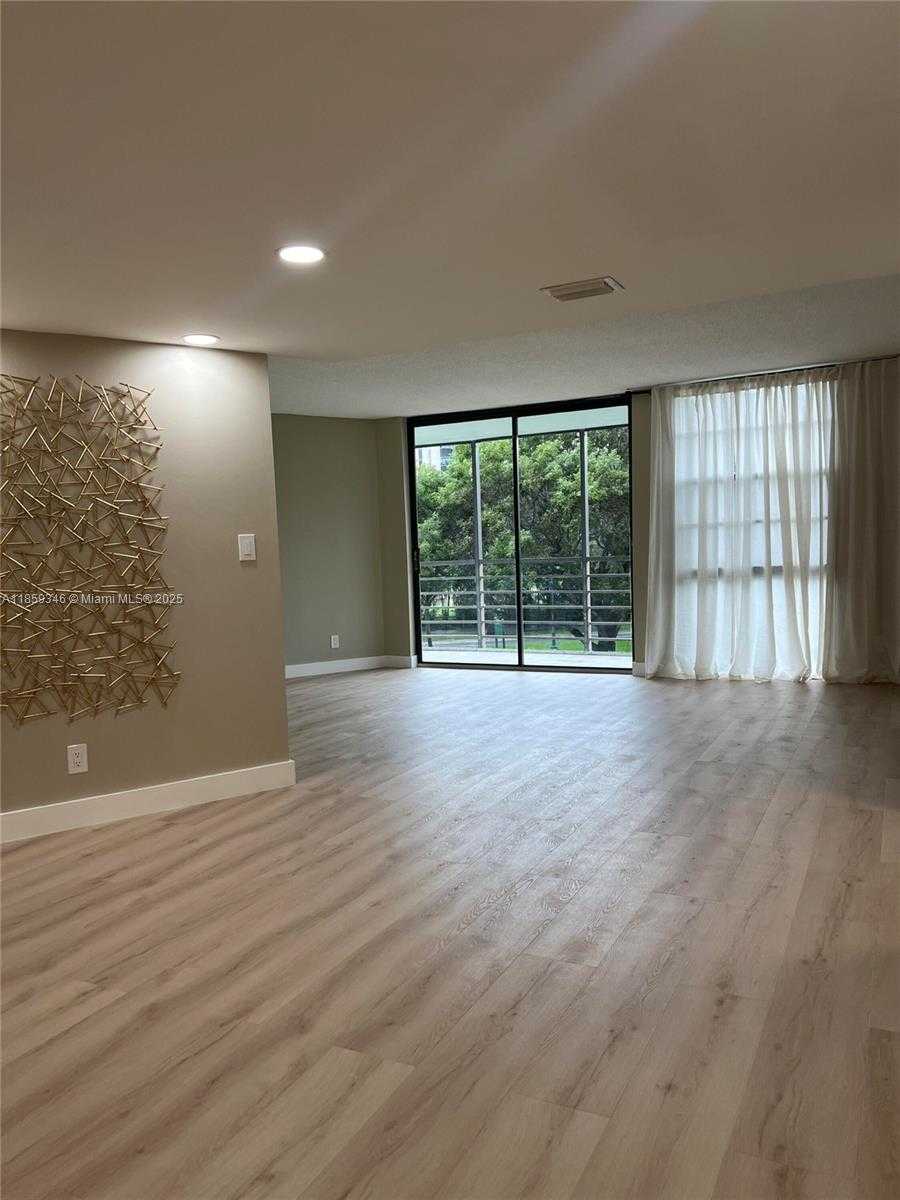 Small Image of 20500 E Country Club Dr, Aventura, FL 33180, USA Number 23