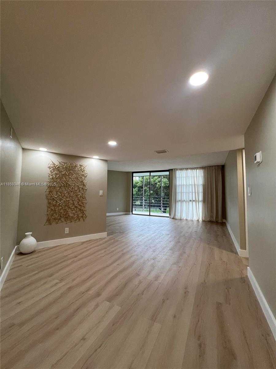 Small Image of 20500 E Country Club Dr, Aventura, FL 33180, USA Number 24