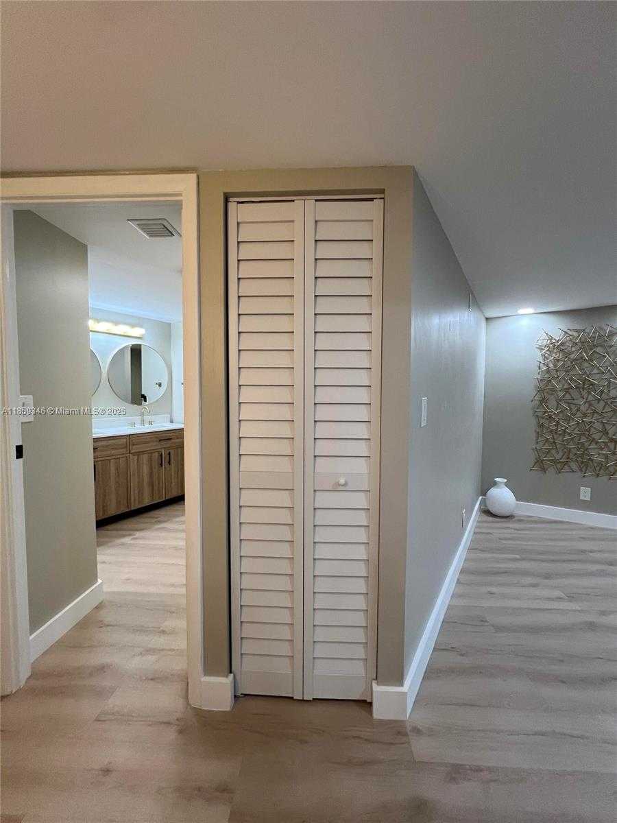 Small Image of 20500 E Country Club Dr, Aventura, FL 33180, USA Number 26