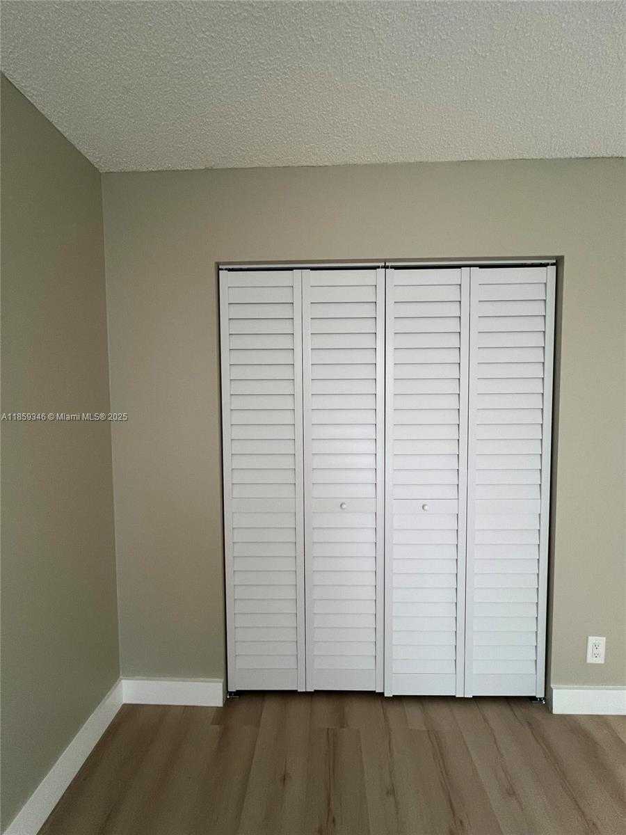 Small Image of 20500 E Country Club Dr, Aventura, FL 33180, USA Number 27