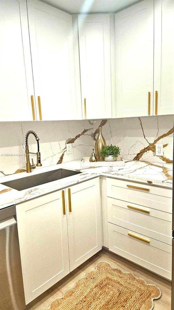 Small Image of 20500 E Country Club Dr, Aventura, FL 33180, USA Number 5