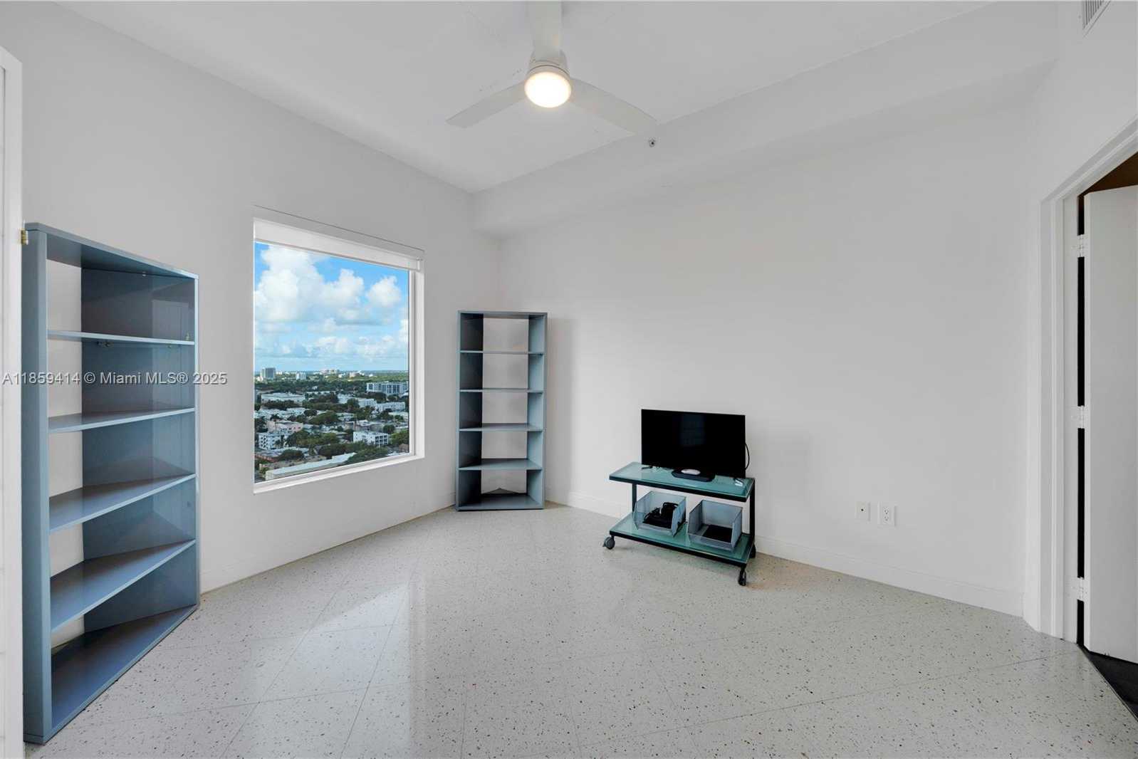 Small Image of 10 SOUTH WEST SOUTH RIVER DR #PHI06, Miami Number 11
