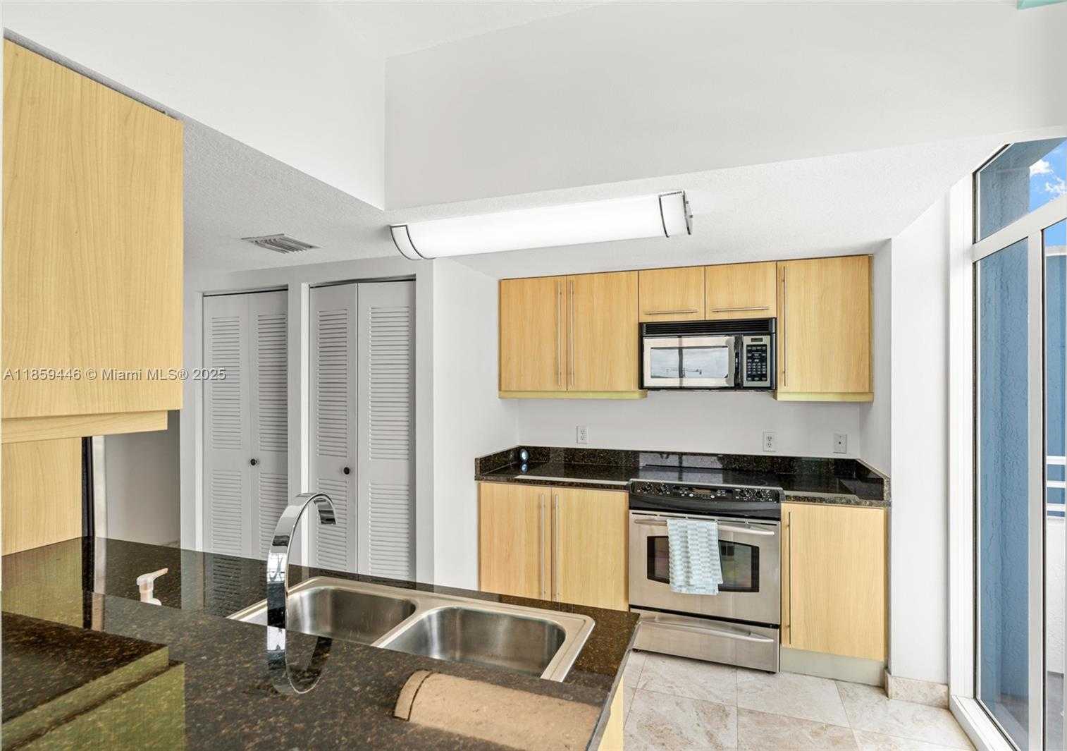 Small Image of 7600 COLLINS AVE #1208, Miami Beach Number 18