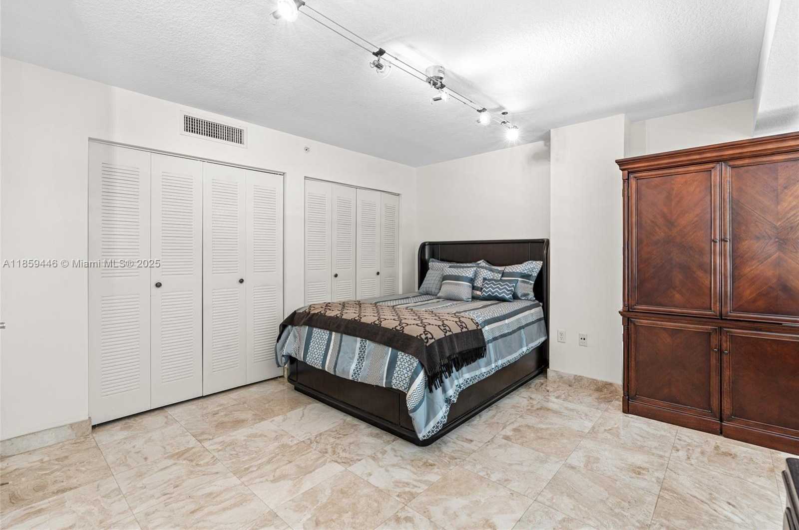 Small Image of 7600 COLLINS AVE #1208, Miami Beach Number 24
