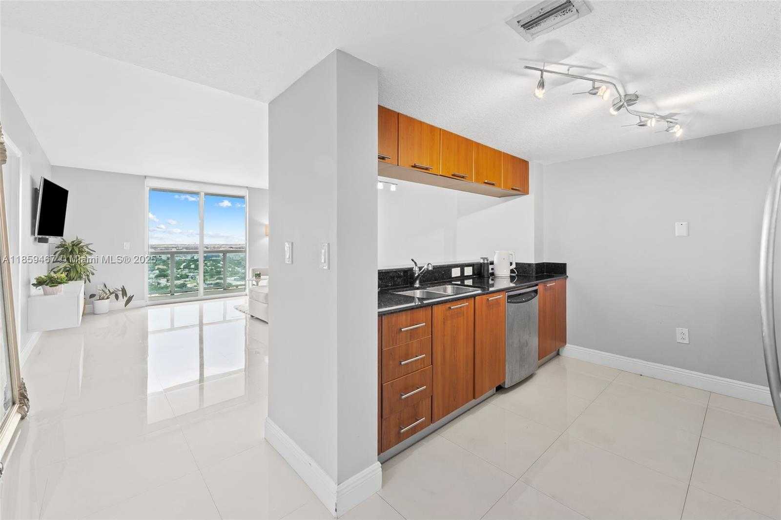 Small Image of 1800 NORTH BAYSHORE DR #3704, Miami Number 9