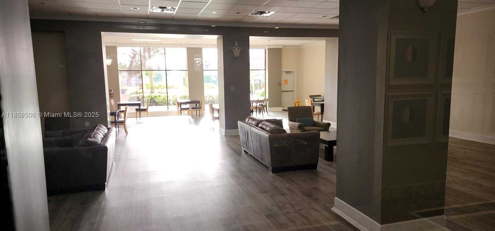 Small Image of 5600 COLLINS AVE #17W, Miami Beach Number 10