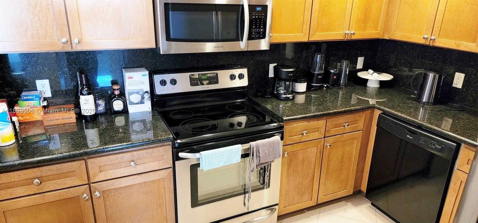 Small Image of 5600 COLLINS AVE #17W, Miami Beach Number 20