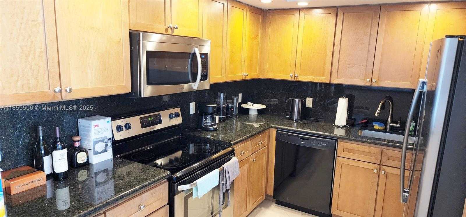 Small Image of 5600 COLLINS AVE #17W, Miami Beach Number 21