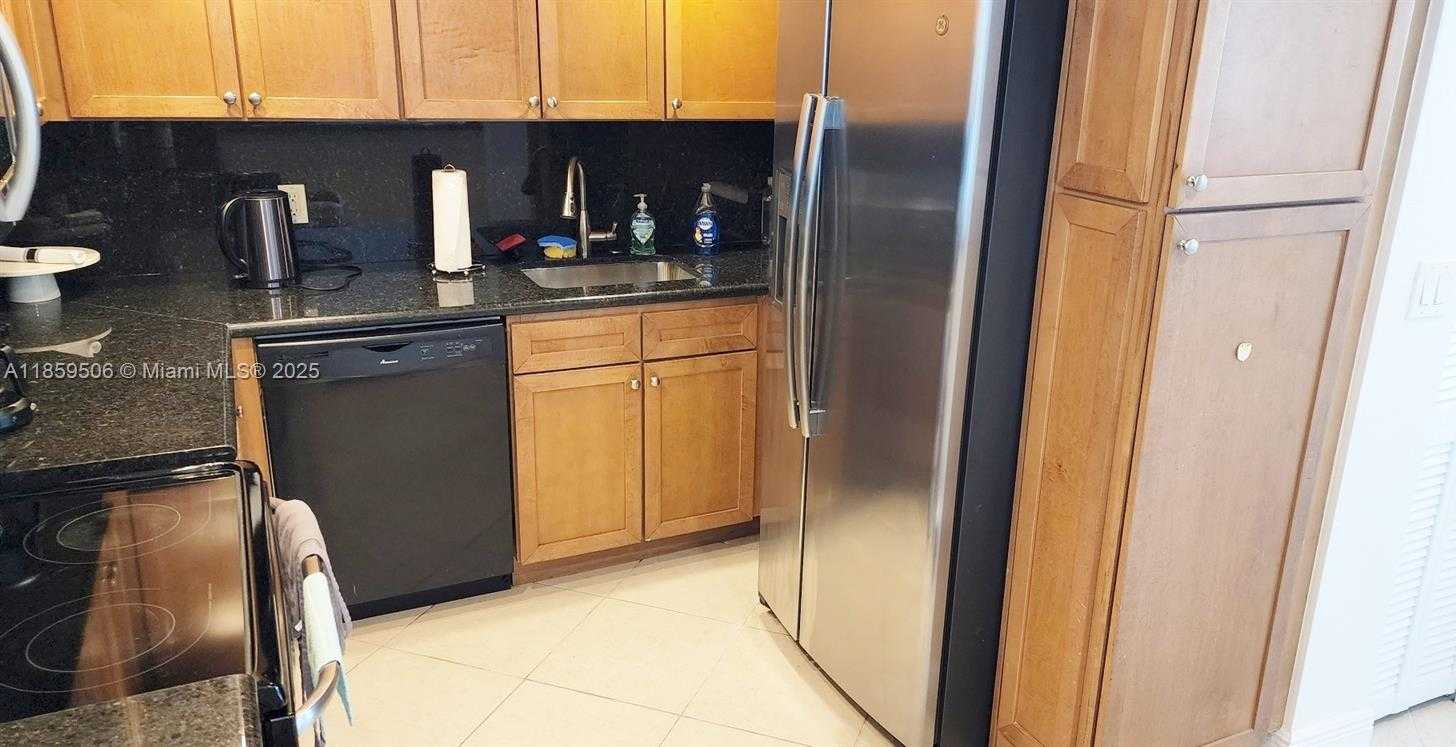 Small Image of 5600 COLLINS AVE #17W, Miami Beach Number 22