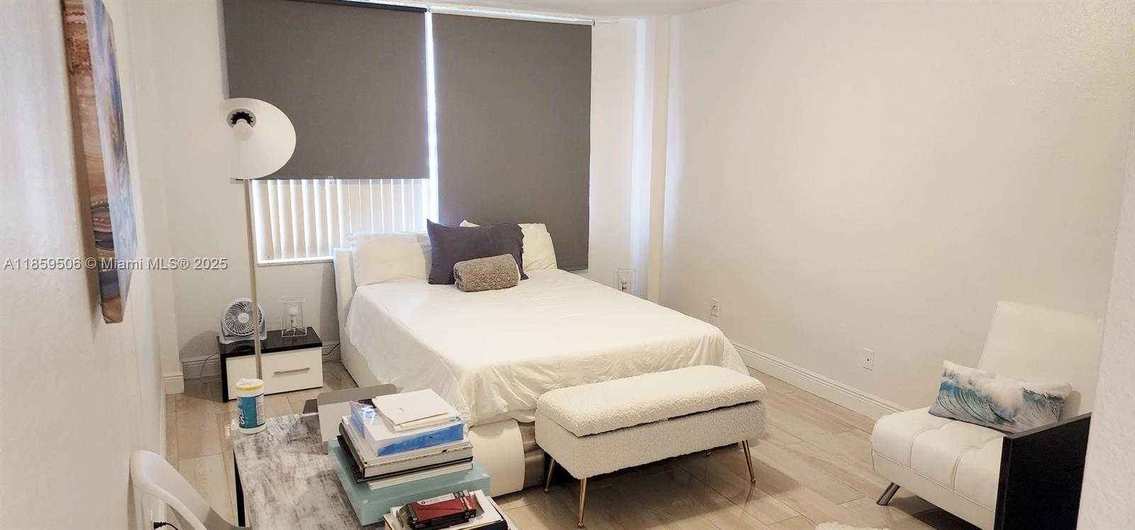 Small Image of 5600 COLLINS AVE #17W, Miami Beach Number 26