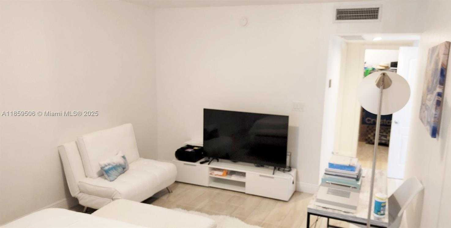Small Image of 5600 COLLINS AVE #17W, Miami Beach Number 27