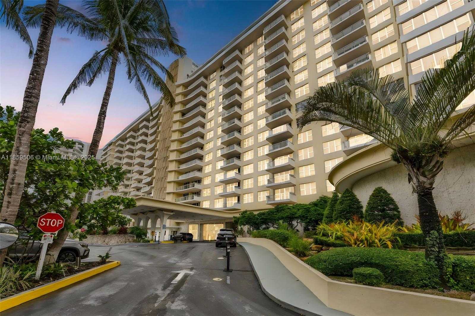 Small Image of 5600 COLLINS AVE #17W, Miami Beach Number 41