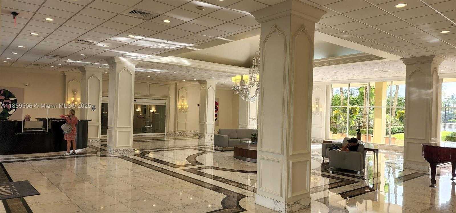 Small Image of 5600 COLLINS AVE #17W, Miami Beach Number 8