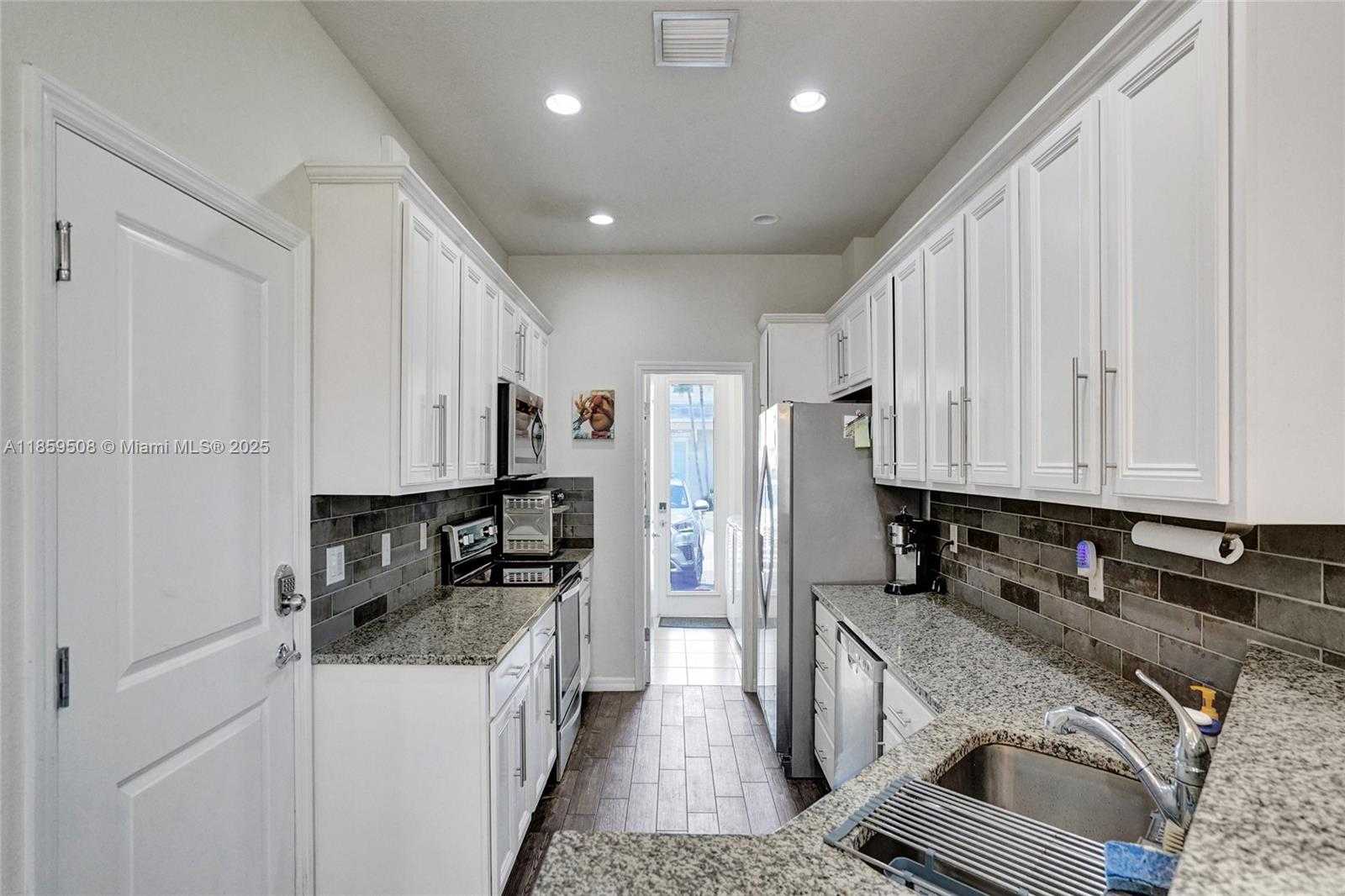 Small Image of 4046 LONG LEAF LN, Hollywood Number 14