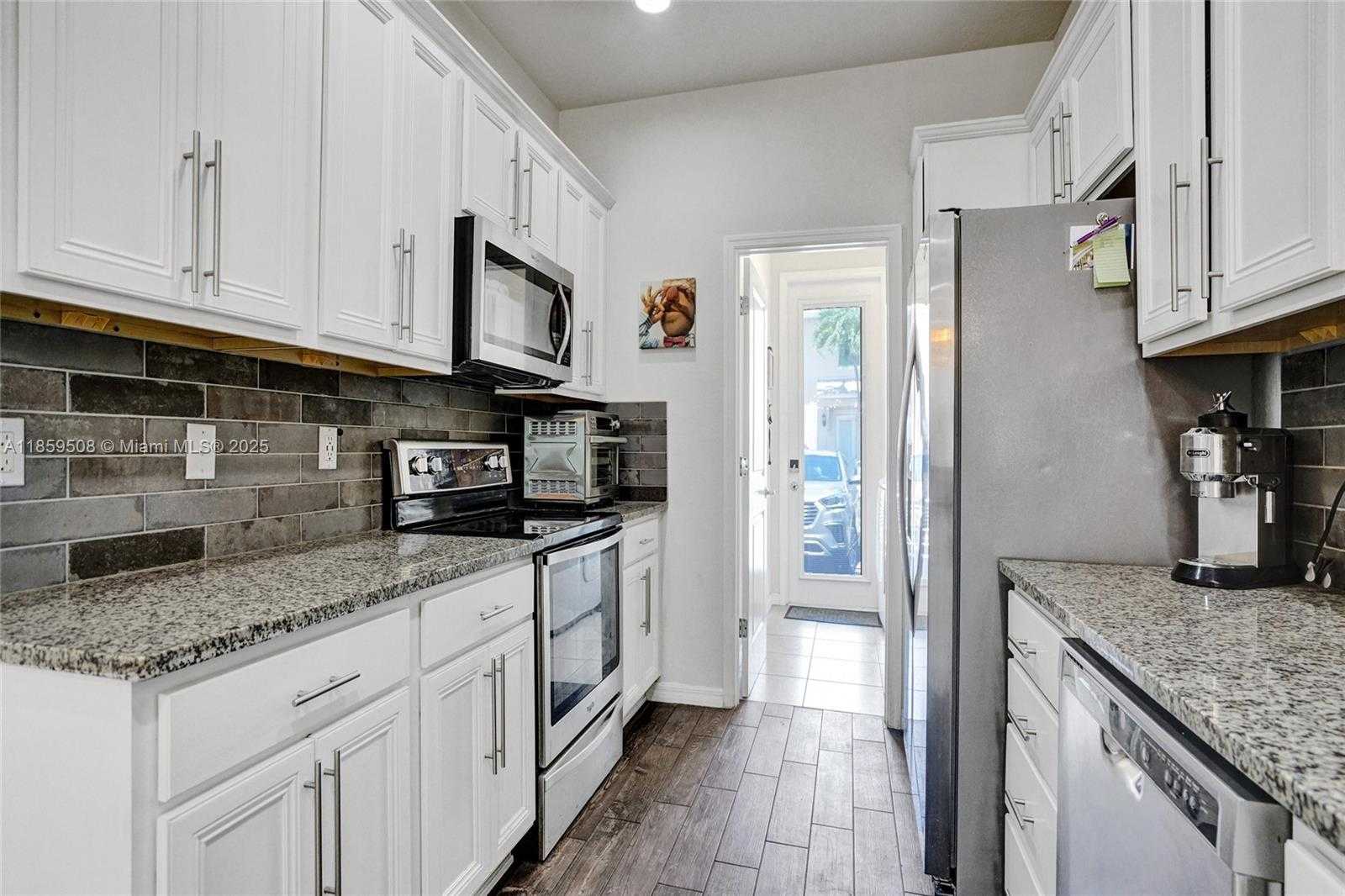 Small Image of 4046 LONG LEAF LN, Hollywood Number 15