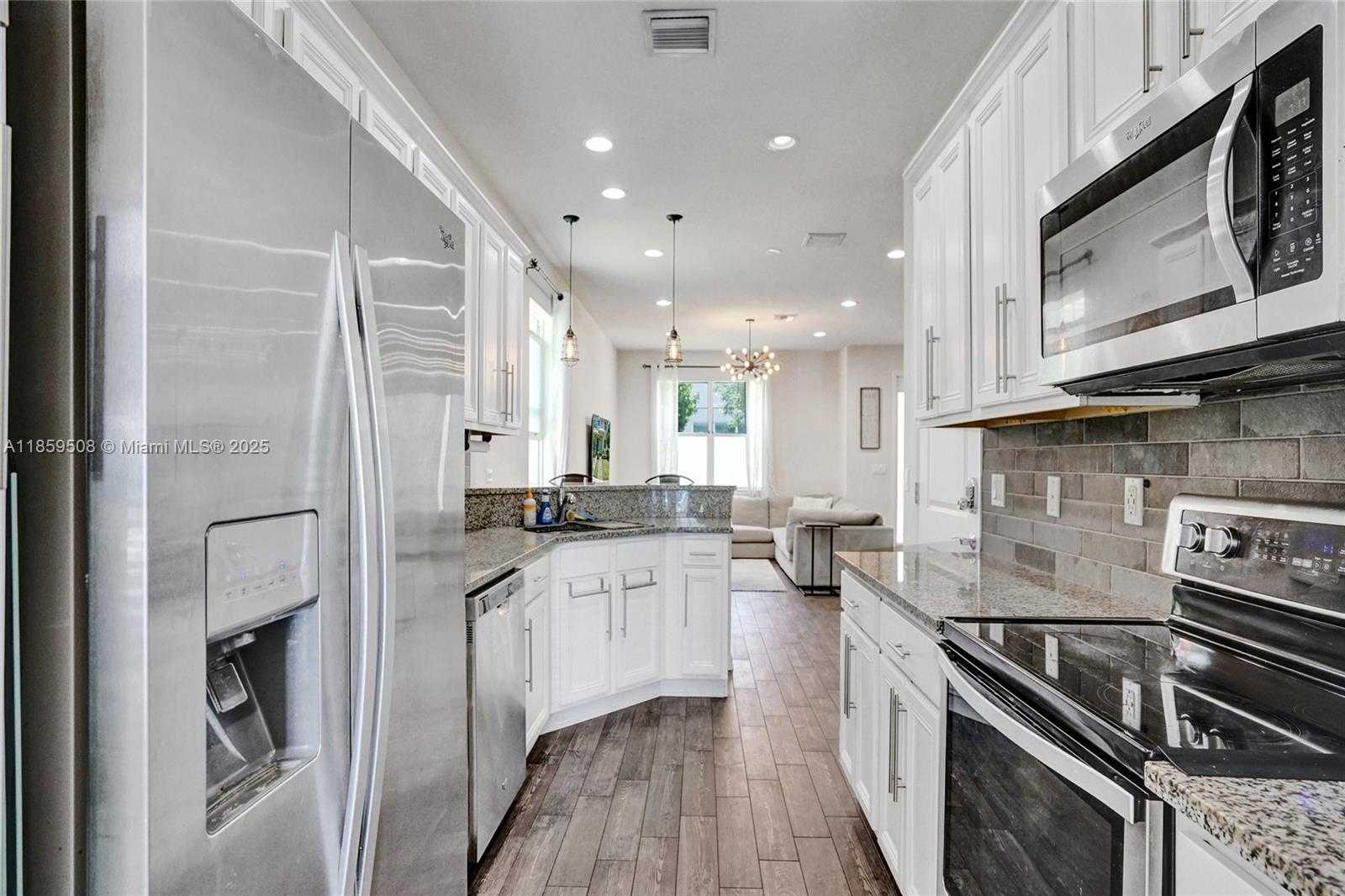 Small Image of 4046 LONG LEAF LN, Hollywood Number 16