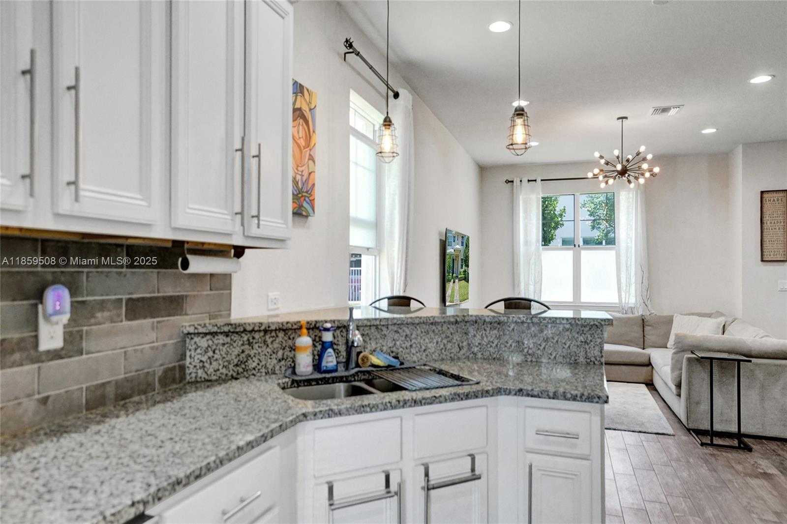 Small Image of 4046 LONG LEAF LN, Hollywood Number 17