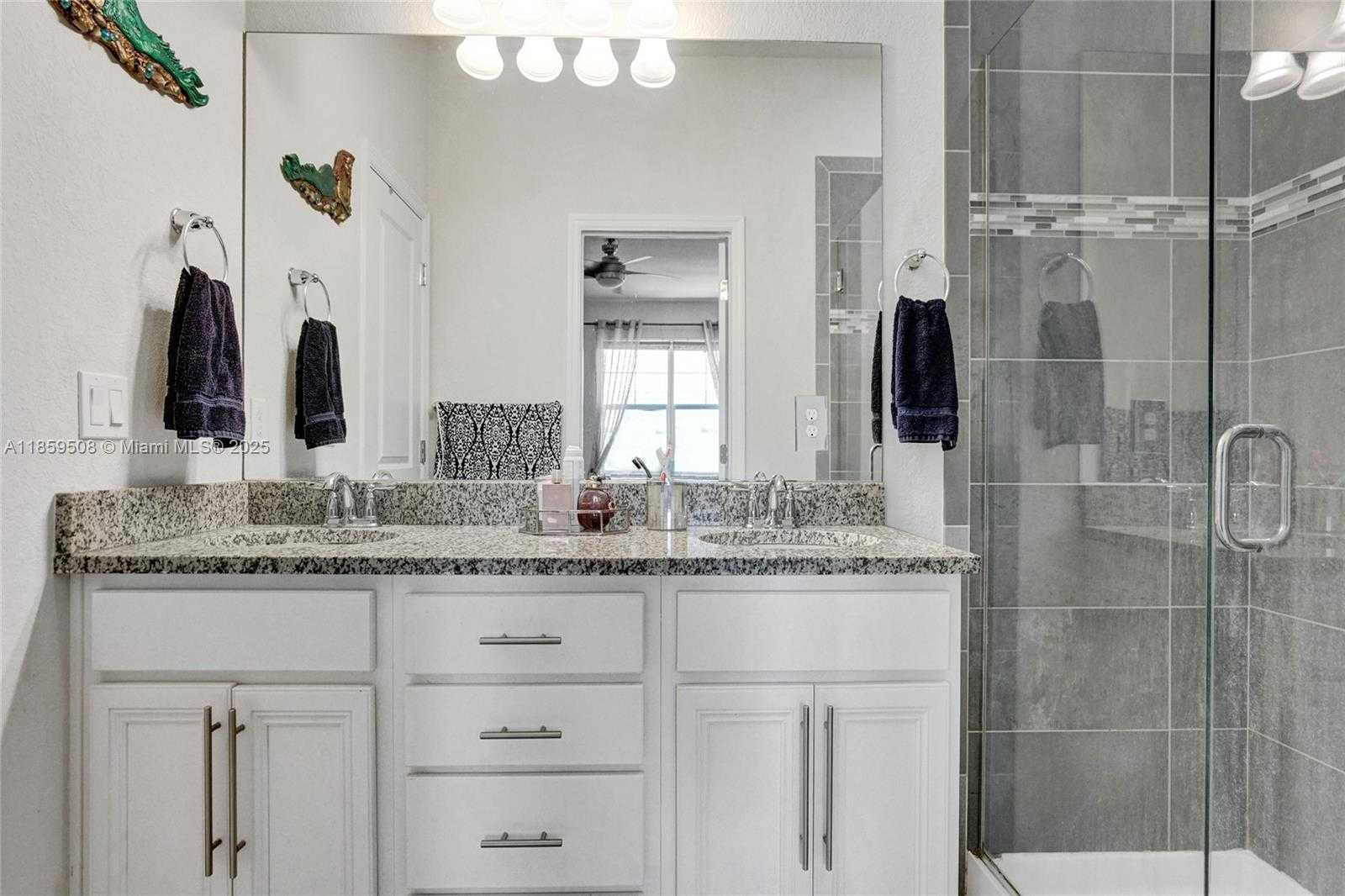 Small Image of 4046 LONG LEAF LN, Hollywood Number 20