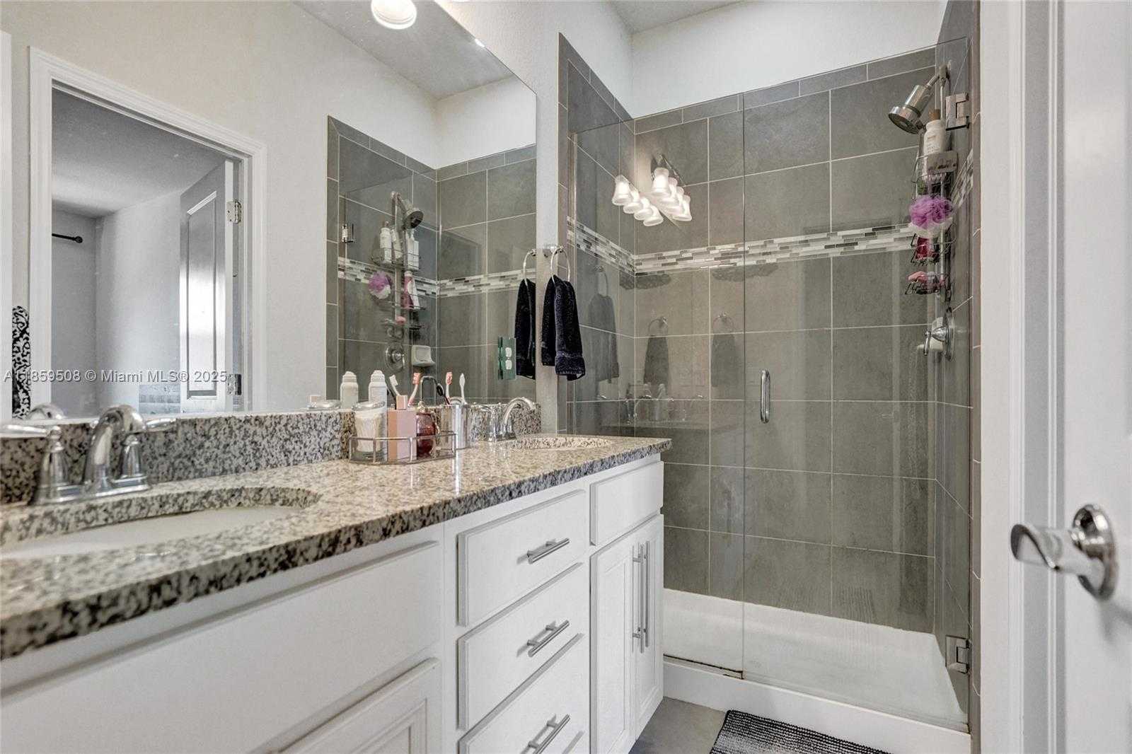 Small Image of 4046 LONG LEAF LN, Hollywood Number 21