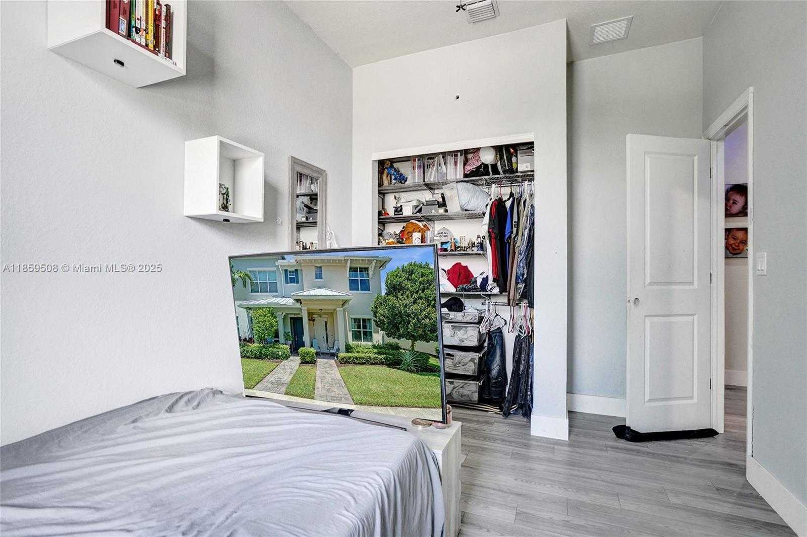 Small Image of 4046 LONG LEAF LN, Hollywood Number 24