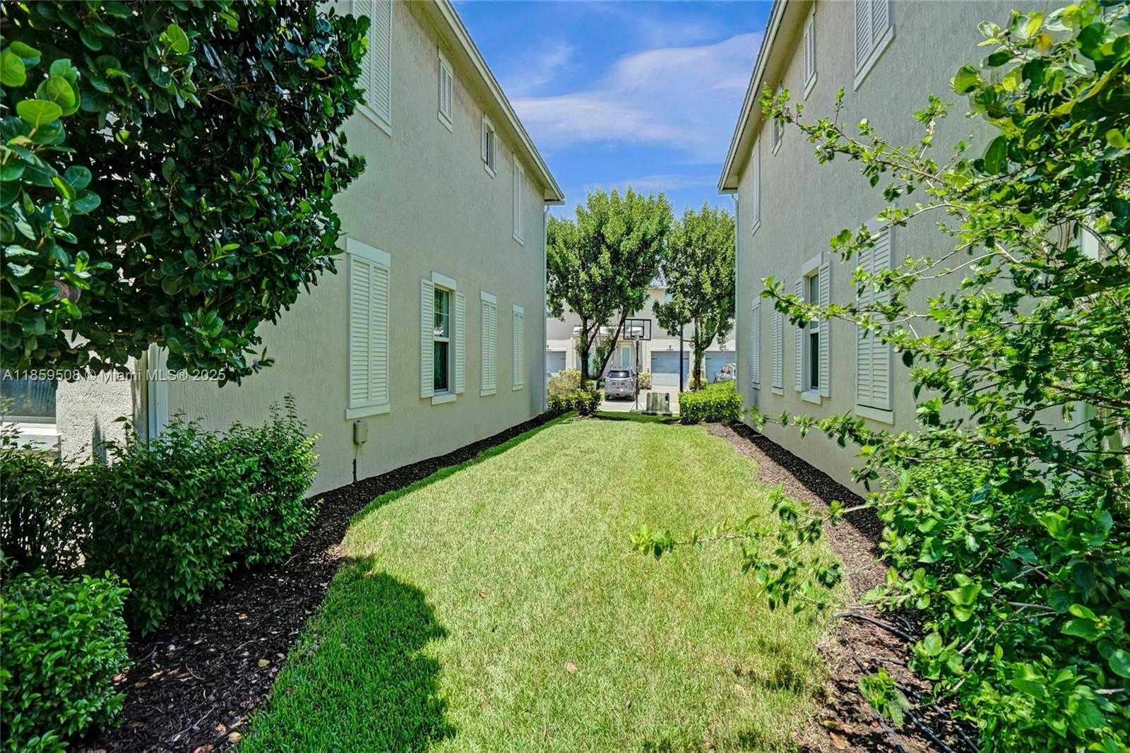 Small Image of 4046 LONG LEAF LN, Hollywood Number 31