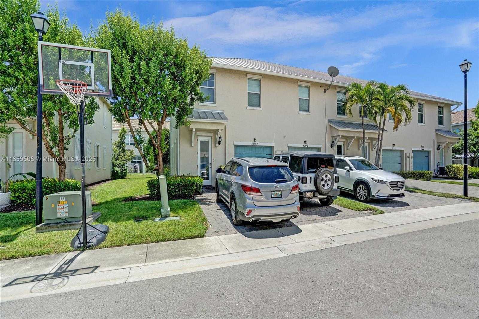 Small Image of 4046 LONG LEAF LN, Hollywood Number 34