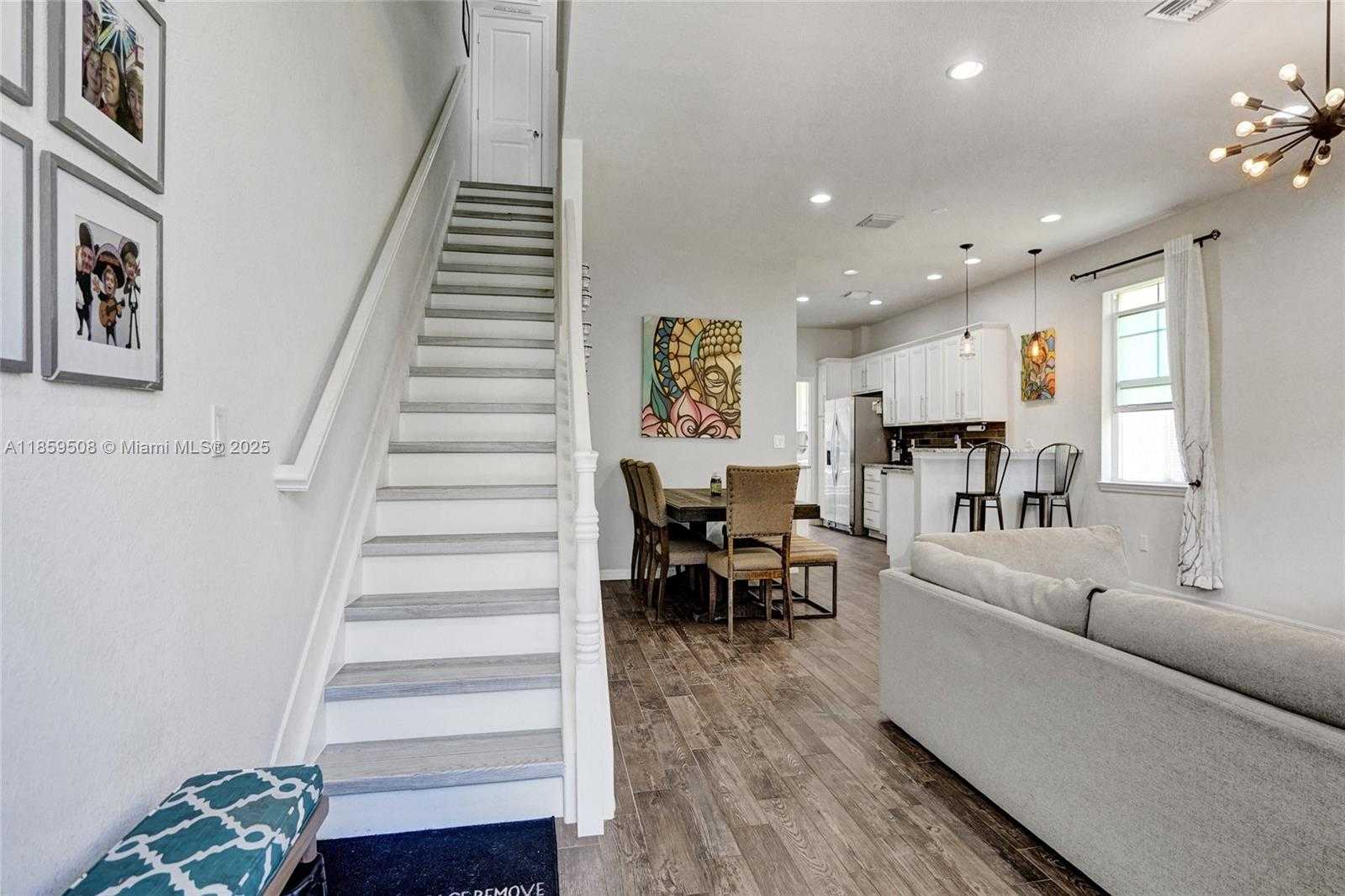 Small Image of 4046 LONG LEAF LN, Hollywood Number 7