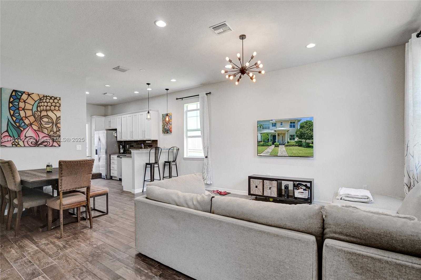 Small Image of 4046 LONG LEAF LN, Hollywood Number 8